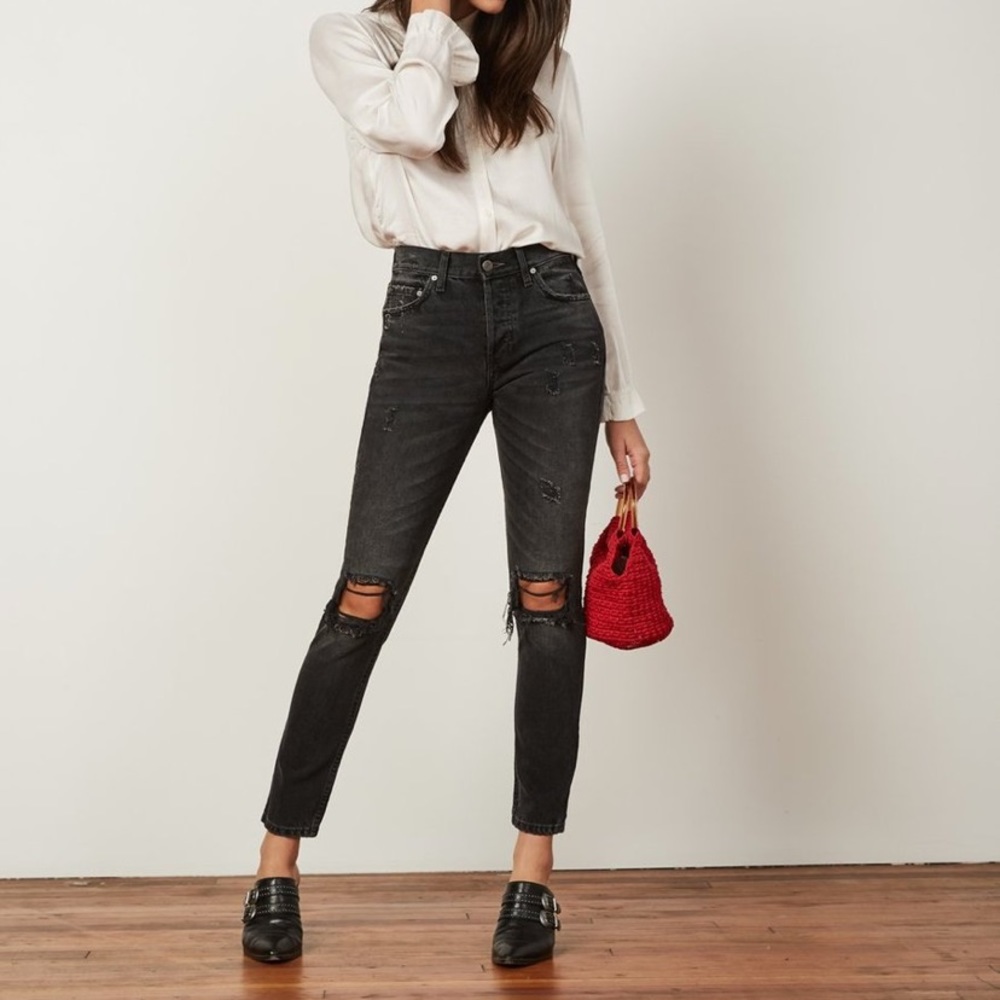 Boyish vintage high waisted black ripped jeans